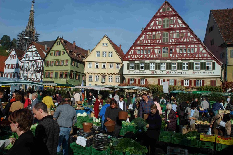 Marktplatz Esslingen mit Wochenmarkt, © n/a Marktplatz Esslingen mit Wochenmarkt, © n/a
