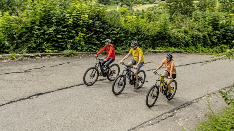 Radfahrer oberhalb von Lenningen, &copy; Landkreis Esslingen