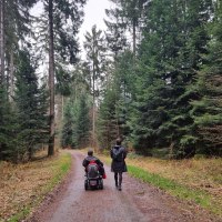 Inklusive Wanderbotschafter:innen - Poetenpfad - Barrierefreie Wanderung mit Start in Welzheim, © Naturpark Schwäbisch Fränkischer Wald Inklusive Wanderbotschafter:innen - Poetenpfad - Barrierefreie Wanderung mit Start in Welzheim, © Naturpark Schwäbisch Fränkischer Wald