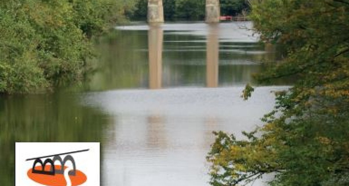 Plakat für den Rundwanderweg Nr. 2 in Bietigheim-Bissingen mit Brücke und Fluss. Der Weg ist 14 km lang und bietet Natur- und Sehenswürdigkeiten., © Dachverband Natur Bietigheim-Bissingen Plakat für den Rundwanderweg Nr. 2 in Bietigheim-Bissingen mit Brücke und Fluss. Der Weg ist 14 km lang und bietet Natur- und Sehenswürdigkeiten., © Dachverband Natur Bietigheim-Bissingen