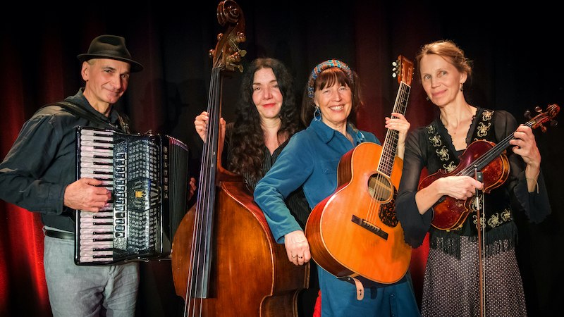 Balkan-Ball Open Air mit Maslband & Bettina Pinkert, © Kulturhaus Schwanen Balkan-Ball Open Air mit Maslband & Bettina Pinkert, © Kulturhaus Schwanen