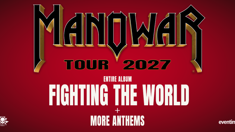 Poster f&uuml;r die Manowar Tour 2027 mit dem Album 'Fighting the World' und weiteren Hymnen. Roter Hintergrund mit goldener und wei&szlig;er Schrift., &copy; Ludwigsburg