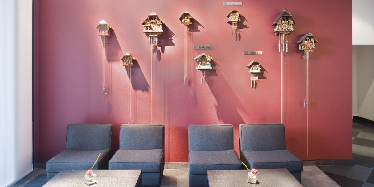 Lobby- Kuckucksuhrenbereich, © Mövenpick Hotel Stuttgart Airport