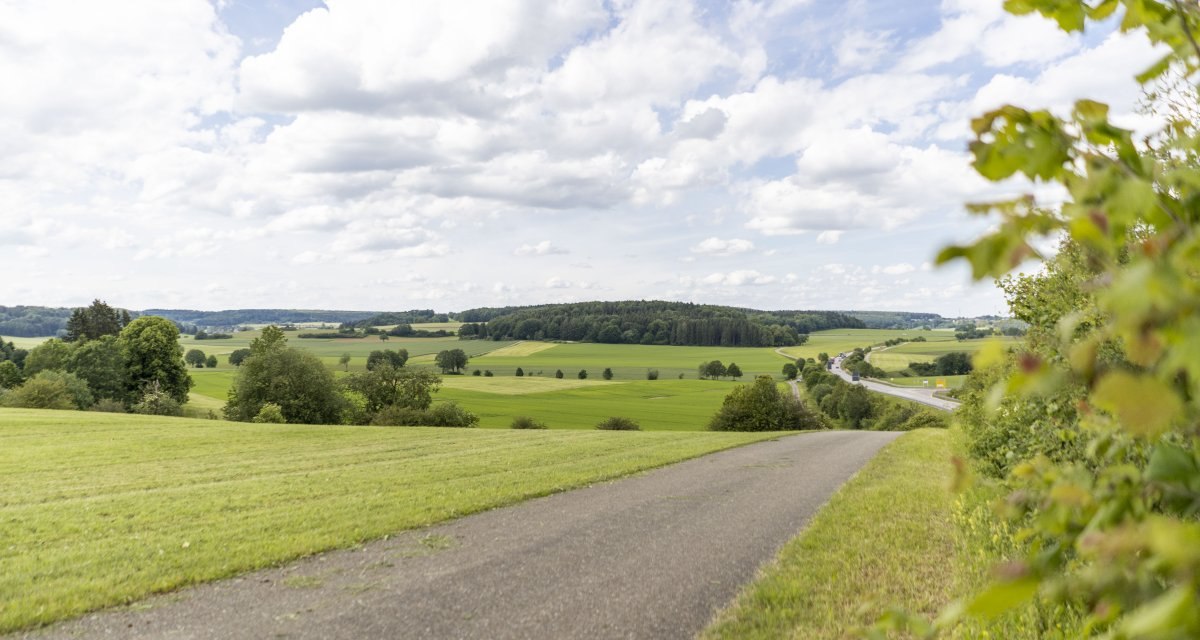 Radweg zwischen Heroldstatt und Laichingen, © Nicole Hagemann & Marco Emminger Radweg zwischen Heroldstatt und Laichingen, © Nicole Hagemann & Marco Emminger