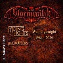 Bandlogo von Stormwitch mit den Schriftz&uuml;gen Fading Lights, Walpurgisnight 1984-2026 und Hellraisers auf einem dunklen Hintergrund., &copy; links im Bild