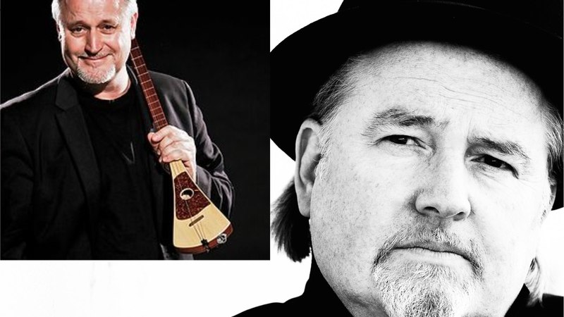 Zwei Männer: links mit kleinem Saiteninstrument, rechts in Schwarz-Weiß mit Hut., © Mauerwerk GmbH Zwei Männer: links mit kleinem Saiteninstrument, rechts in Schwarz-Weiß mit Hut., © Mauerwerk GmbH