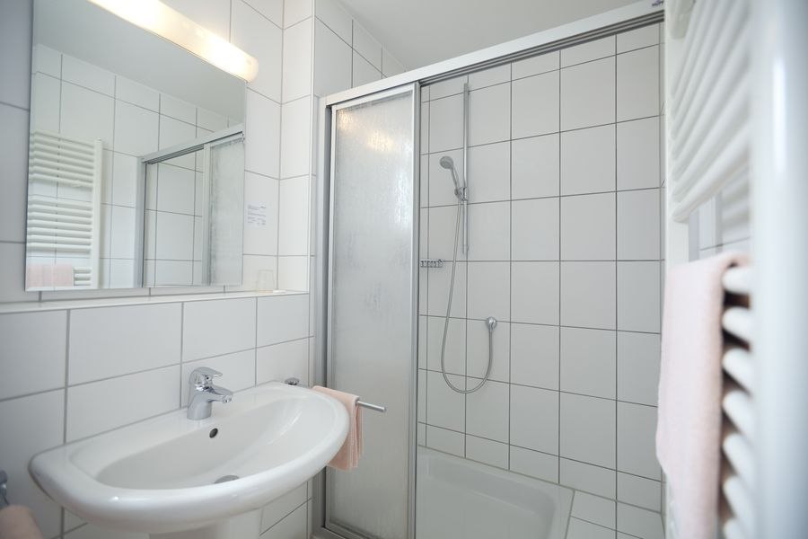 helles Badezimmer, &copy; Hotel M&ouml;hringer Hof