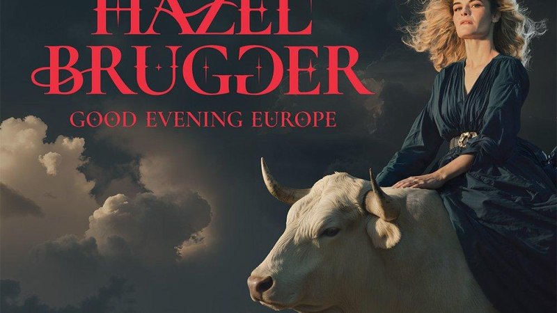 Eine Frau in einem dunklen Kleid sitzt auf einem wei&szlig;en Stier vor einem dramatischen Himmel. Der Text "Hazel Brugger Good Evening Europe" ist prominent platziert., &copy; Ludwigsburg