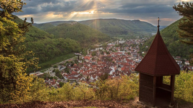 Ausblick vom Michelskäppele auf Bad Urach, © Bad Urach Tourismus Ausblick vom Michelskäppele auf Bad Urach, © Bad Urach Tourismus