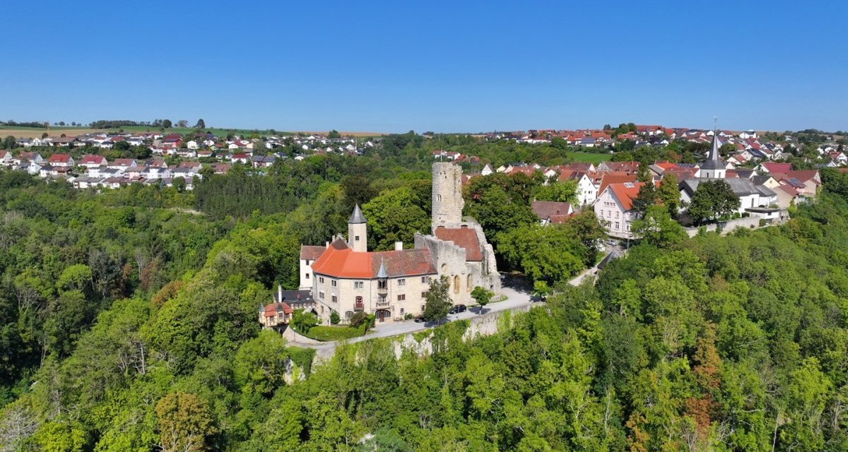 Burg Krautheim über dem Jagsttal, © Touristikgemeinschaft Hohenlohe e. V. | Andi Schmid Burg Krautheim über dem Jagsttal, © Touristikgemeinschaft Hohenlohe e. V. | Andi Schmid