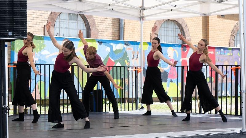Ferienworkshop: Contemporary Dance für Kinder und Jugendliche von 10-14 Jahren in Ludwigsburg, © Kunstschule Labyrinth Ferienworkshop: Contemporary Dance für Kinder und Jugendliche von 10-14 Jahren in Ludwigsburg, © Kunstschule Labyrinth