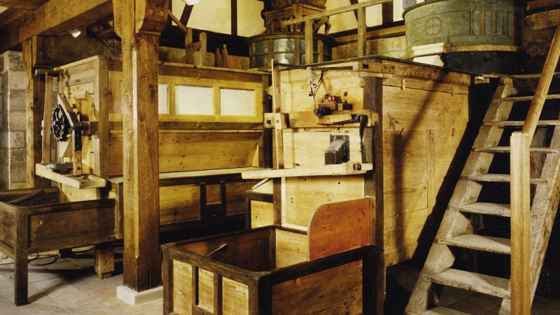 Innenansicht der Mäulesmühle in Leinfelden-Echterdingen mit alten Holzkonstruktionen und Mühlentechnik., © Mäulesmühle Leinfelden-Echterdingen