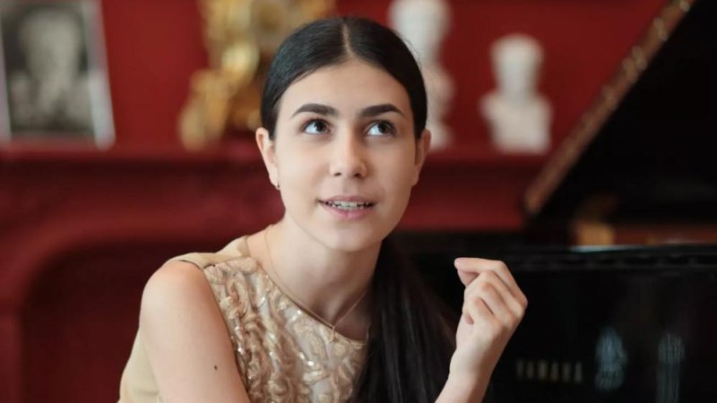 ALEXANDRA DOVGAN & KAMMERORCHESTER BASEL, © Ludwigsburger Schlossfestspiele gGmbH