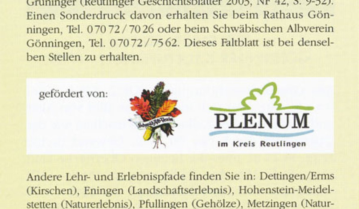 Ein Informationsschild steht an einem See mit bewaldeten Hügeln im Hintergrund. Text informiert über Naturerlebnispfade und Förderer im Kreis Reutlingen., © Mythos Schwäbische Alb Ein Informationsschild steht an einem See mit bewaldeten Hügeln im Hintergrund. Text informiert über Naturerlebnispfade und Förderer im Kreis Reutlingen., © Mythos Schwäbische Alb
