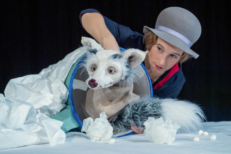 Lichtgestöber - Schneegefunkel, © Lichtgestöber - Schneegefunkel - Theater Miamou, Foto: Klaus G. Kohn Lichtgestöber - Schneegefunkel, © Lichtgestöber - Schneegefunkel - Theater Miamou, Foto: Klaus G. Kohn
