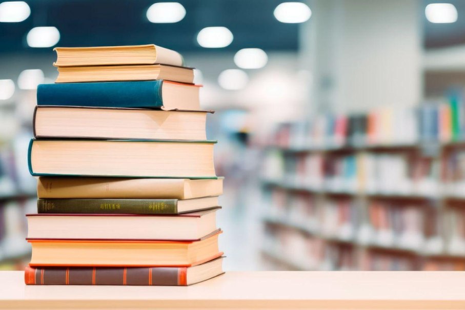 Bücherstapel, © ©CreativeClicks - stock.adobe.com