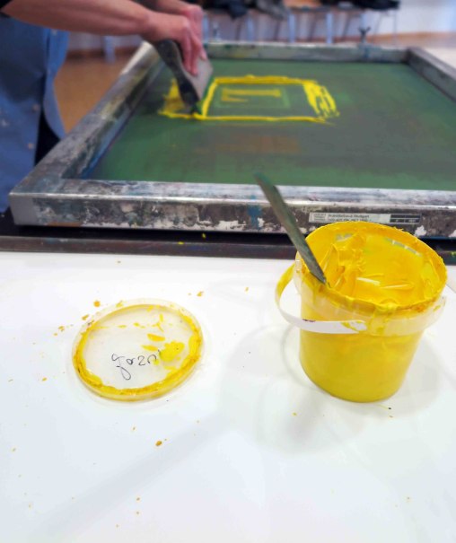 Siebdruck mit gelber Farbe, &copy; IPen&szlig;ler Stadt Filderstadt