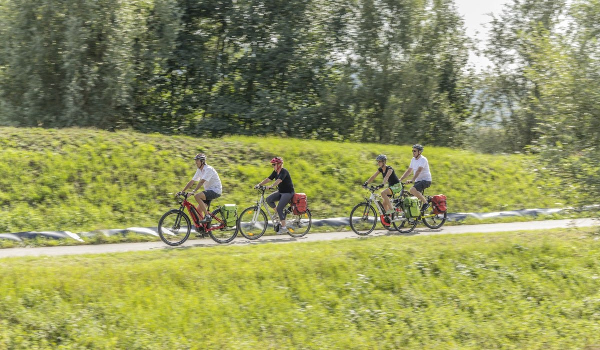 Radlergruppe am Remstal-Radweg 2, © Rems-Murr-Kreis, Jan Bürgermeister Radlergruppe am Remstal-Radweg 2, © Rems-Murr-Kreis, Jan Bürgermeister