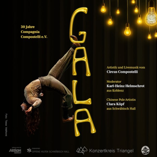 Plakat zur Jubiläumsgala mit Artistin in akrobatischer Pose, leuchtendem 'GALA'-Schriftzug und Infos zur Veranstaltung., © Konzertkreis Triangel Compagnia Compostelli e.V.