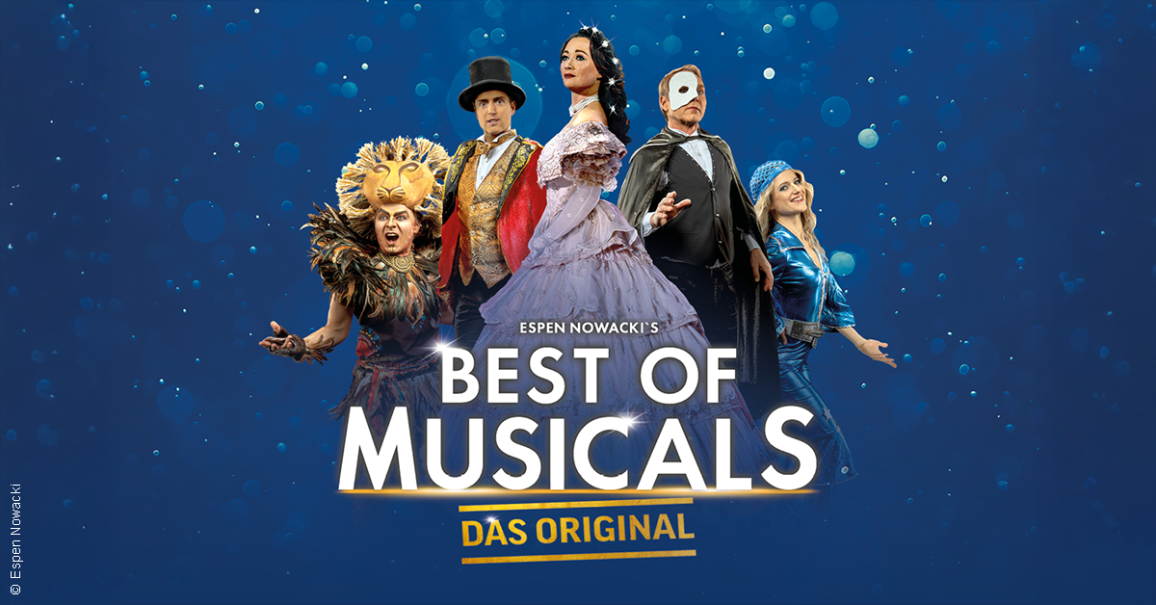 Plakat f&uuml;r 'Best of Musicals' mit Charakteren aus bekannten Musicals vor einem blauen Hintergrund mit funkelnden Lichtern., &copy; links im Bild