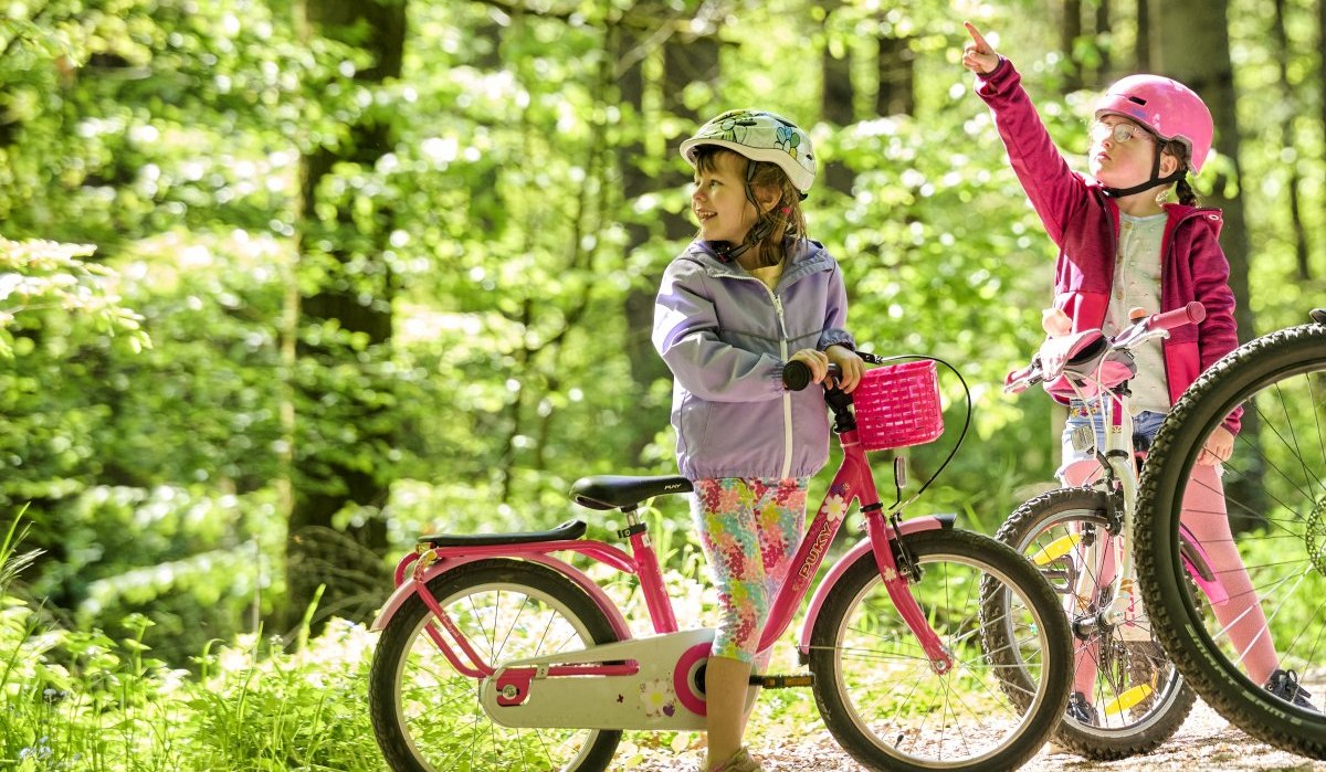 Kinder mit Fahrr&auml;dern im Wald, &copy; Remstal Tourismus e.V.