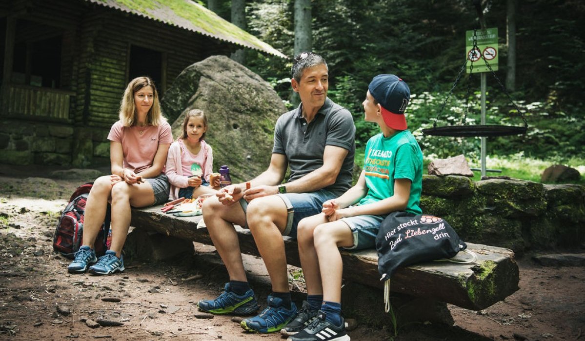 Picknick an der Rolf-Hamann-H&uuml;tte, &copy; Freizeit & Tourismus Bad Liebenzell GmbH