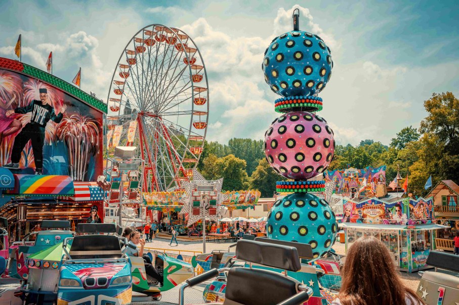 Bunte Fahrgesch&auml;fte auf dem Jakobimarkt in Schw&auml;bisch Hall., &copy; Michael Kuehneisen
