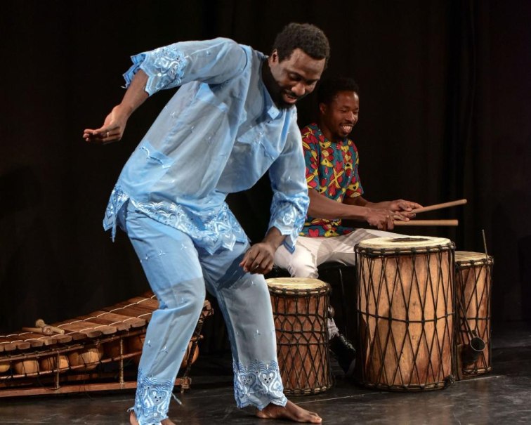 Afrikanischer Tanz mit Livemusik, &copy; &copy; Peter P&ouml;schl