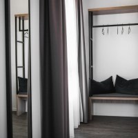 Gardarobe, &copy; Hayta Hotel Filderstadt