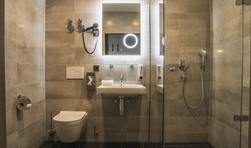 Badezimmer, &copy; Hayta Hotel Filderstadt