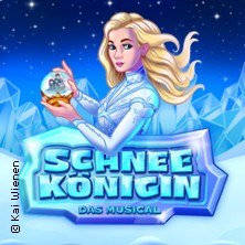 Illustration einer blonden Frau in blauem Kleid mit Schneekugel, umgeben von Eis und Sternen. Schriftzug: 'Schneekönigin - das Musical'., © links im Bild Illustration einer blonden Frau in blauem Kleid mit Schneekugel, umgeben von Eis und Sternen. Schriftzug: 'Schneekönigin - das Musical'., © links im Bild