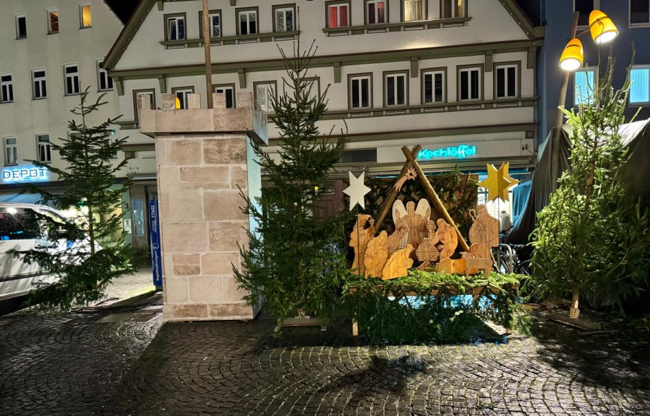 Zu sehen ist die Krippe des Staufersaga Weihnachtsmarktes, © Für die Bildrechte: Amt für Medien und Kommunikation Schwäbisch Gmünd
