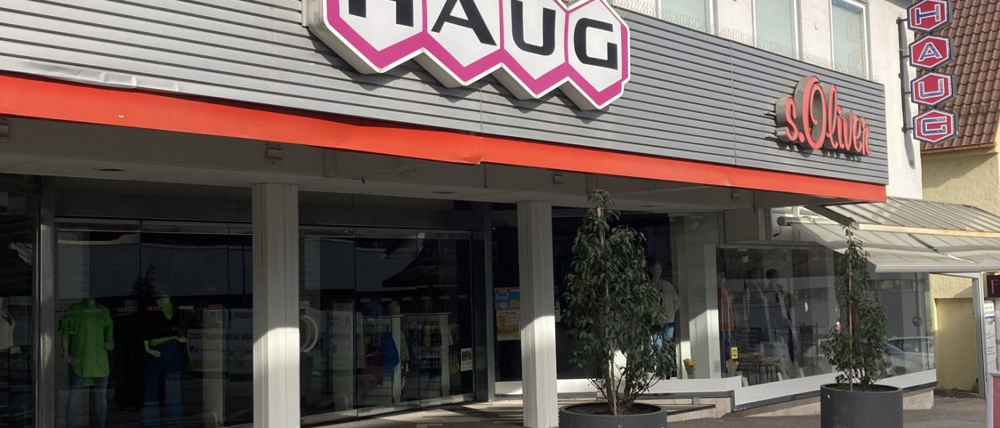 Außenansicht "Modeahus Haug" in der Nürtinger Innenstadt., © Lena Besemer