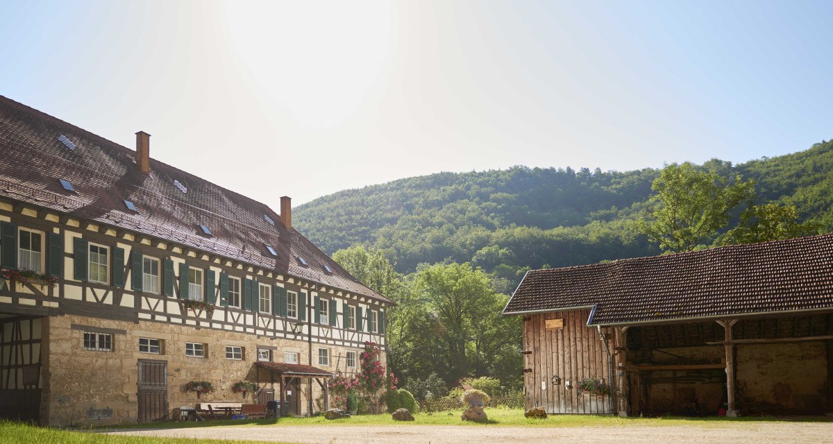Der Weg führt am Gestütshof entlang, © Stuttgart-Marketing GmbH, Winkler Der Weg führt am Gestütshof entlang, © Stuttgart-Marketing GmbH, Winkler