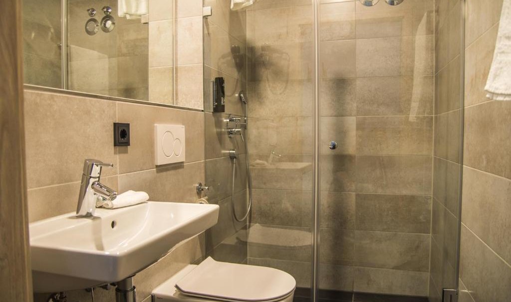 Badezimmer, &copy; Hayta Hotel Filderstadt