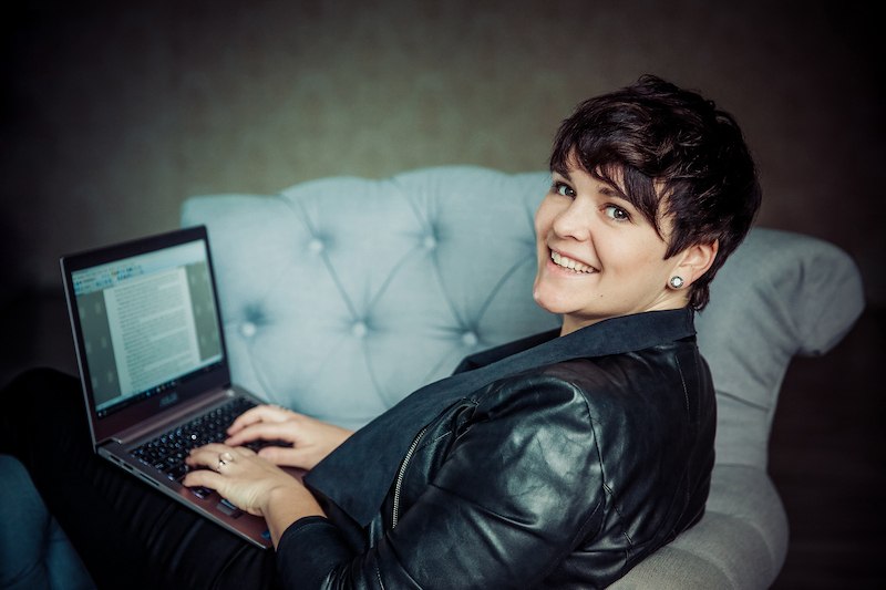 New Adult BookTalk mit Izzy Maxen - moderiert von @jennysbookclub, &copy; Osiander Vertriebsgesellschaft mbH & Co. KG