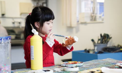 Workshop: Ein bunt gemalter Weihnachtsengel f&uuml;r Kinder ab 4 Jahren in Bietigheim-Bissingen, &copy; Kunstschule Labyrinth