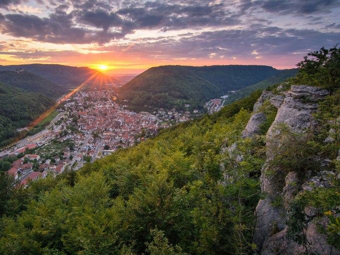 Sekt & Natur – eine spritzig erfrischende Wanderung entlang des Albtraufs, © Kurverwaltung Bad Urach Sekt & Natur – eine spritzig erfrischende Wanderung entlang des Albtraufs, © Kurverwaltung Bad Urach