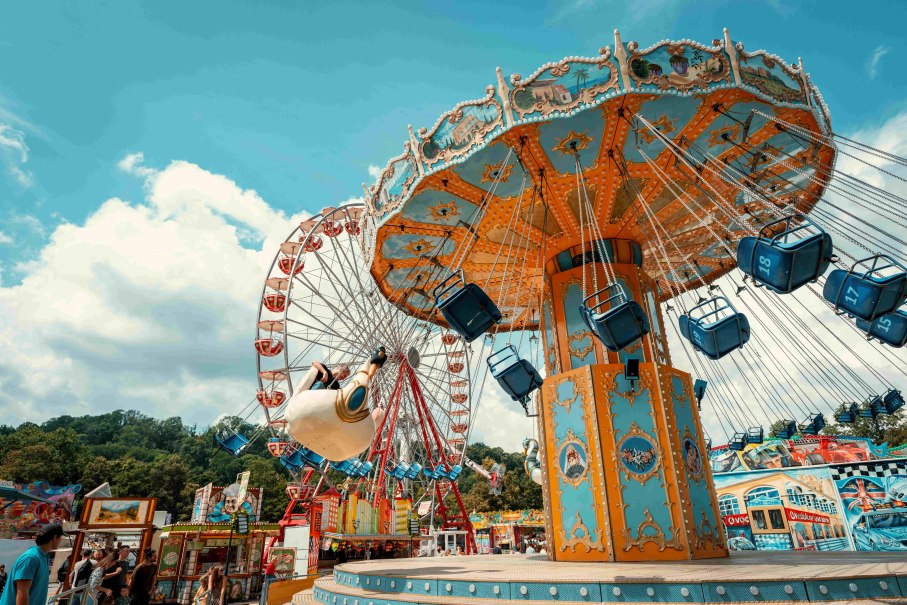 Karusell und Riesenrad auf dem Jakobimarkt in Schw&auml;bisch Hall., &copy; Michael Kuehneisen