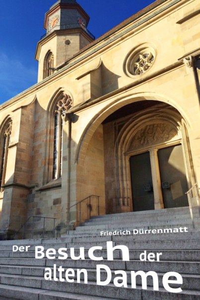 Kirchengebäude mit Treppe im Vordergrund. Schriftzug 'Der Besuch der alten Dame' von Friedrich Dürrenmatt auf den Stufen., © Stadtverwaltung Vaihingen an der Enz Kirchengebäude mit Treppe im Vordergrund. Schriftzug 'Der Besuch der alten Dame' von Friedrich Dürrenmatt auf den Stufen., © Stadtverwaltung Vaihingen an der Enz