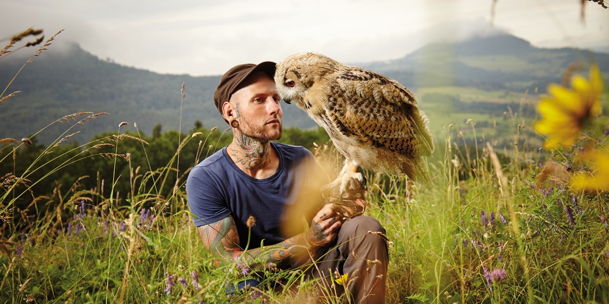 Stauferfalknerei: Sibirischer Uhu Ony mit Falkner Erik, © Stuttgart-Marketing GmbH Stauferfalknerei: Sibirischer Uhu Ony mit Falkner Erik, © Stuttgart-Marketing GmbH