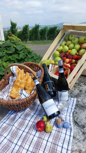 verschiedene Schaumweine und Gebäck sowie Obst, © Stadt Fellbach verschiedene Schaumweine und Gebäck sowie Obst, © Stadt Fellbach