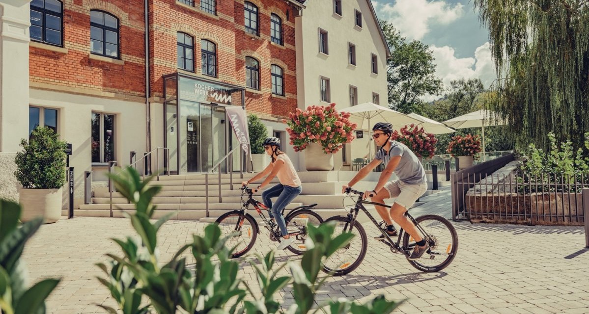 Radfahrer am Kocherwerk, © www.kocher-jagst.de | Frumolt Radfahrer am Kocherwerk, © www.kocher-jagst.de | Frumolt