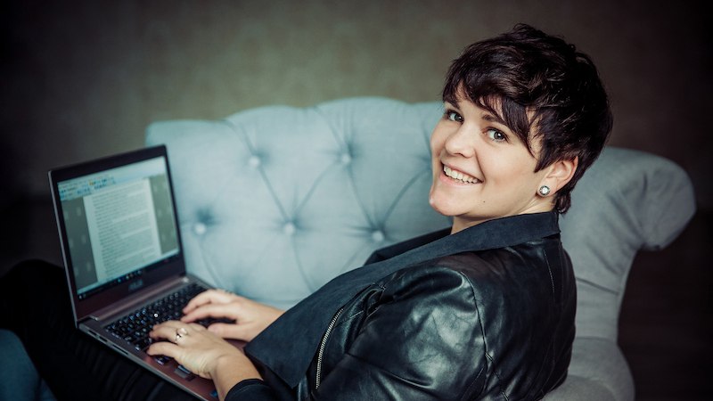 New Adult BookTalk mit Izzy Maxen - moderiert von @jennysbookclub, &copy; Osiander Vertriebsgesellschaft mbH & Co. KG