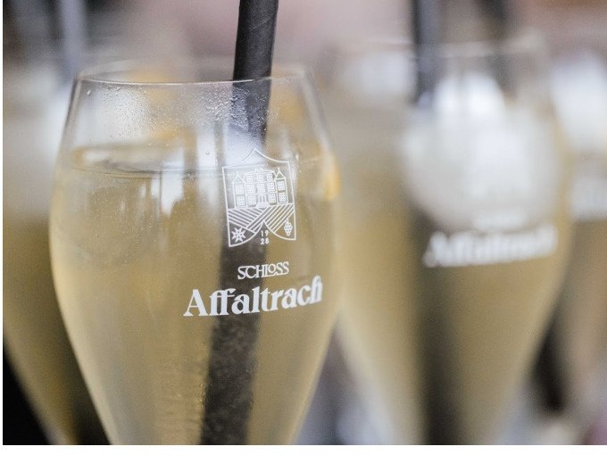 Afterwork- oder Sundowner Rundfahrten mit dem Floßboot, © Cool-Tours StattReisen Afterwork- oder Sundowner Rundfahrten mit dem Floßboot, © Cool-Tours StattReisen