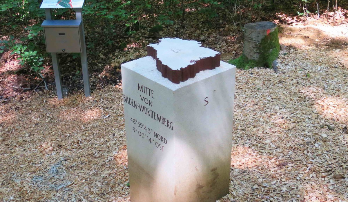 Stubensandsteinskulptur an der Mitte von Baden-Württemberg, © Schwäbischer Albverein, Ortsgruppe Böblingen