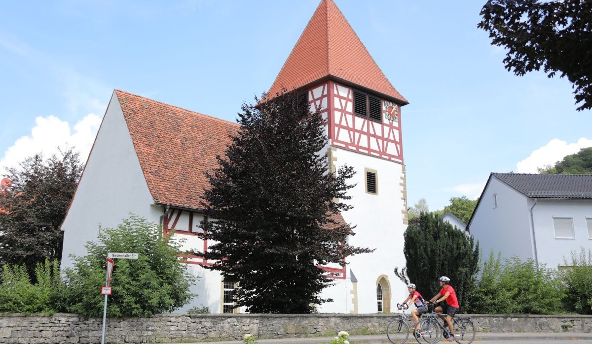 In Hohenlohe können auf dem Württemberger Weinradweg auch einzigartige Kirchen und Bauwerke besichtigt werden. Hier die evangelische Kirche aus dem 14. Jahrhundert in Weißbach im Kochertal., © Touristikgemeinschaft Hohenlohe, Künzelsau / Andi Schmid In Hohenlohe können auf dem Württemberger Weinradweg auch einzigartige Kirchen und Bauwerke besichtigt werden. Hier die evangelische Kirche aus dem 14. Jahrhundert in Weißbach im Kochertal., © Touristikgemeinschaft Hohenlohe, Künzelsau / Andi Schmid