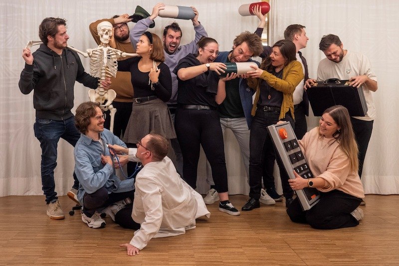 THEATER SCHMENK spielt: „Professor Doktor Praxis’ Praxis“, © Kulturhaus Schwanen