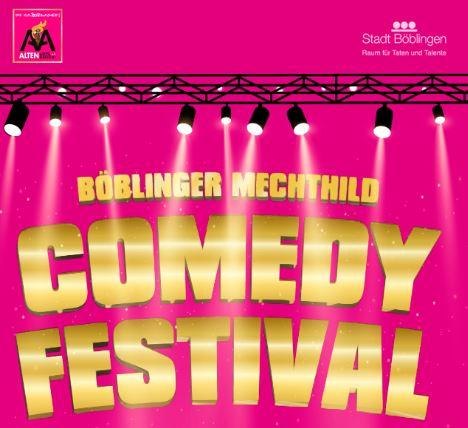 Plakat für das Comedy Festival 2025 'Böblinger Mechthild' mit pinkem Hintergrund und goldener Schrift. Beleuchtung und Logo der Stadt Böblingen sind sichtbar., © © Veranstalter