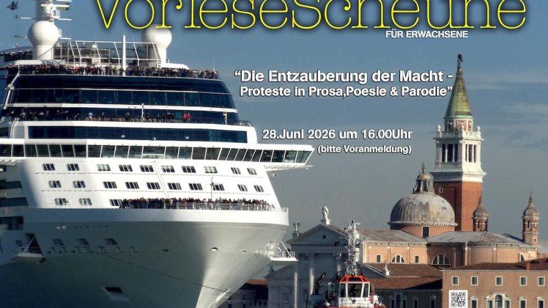 Ein Kreuzfahrtschiff vor einer historischen Stadt mit Kircht&uuml;rmen. Beworben wird die Veranstaltung 'Die Entzauberung der Macht' der Vorlesescheune., &copy; Peter Vogel